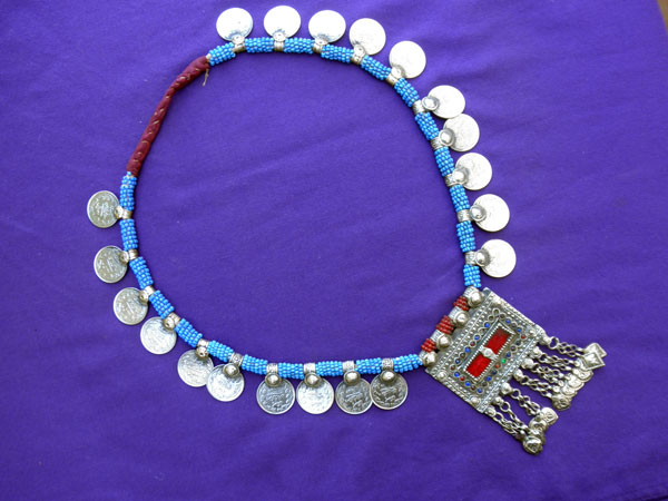 Collar etnico artesanal procedente de Afghanistan.. Foto 3