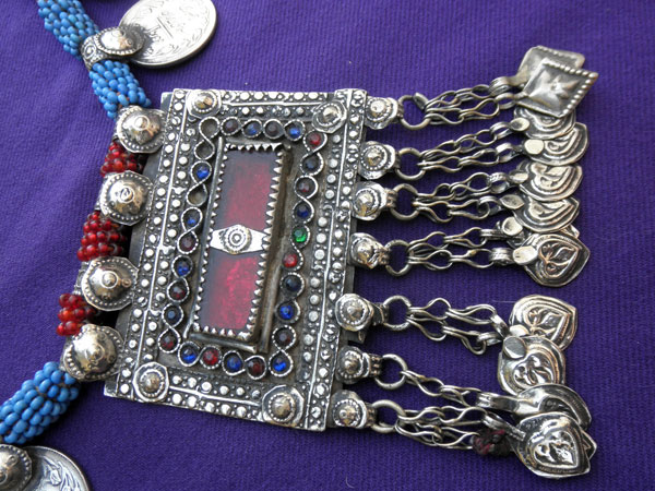 Collar etnico artesanal procedente de Afghanistan.. Foto 4