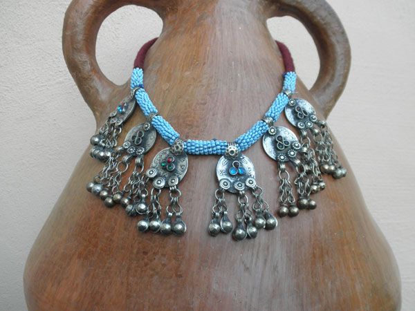 Ethnic traditional necklace from Afghanistan.. Foto 1