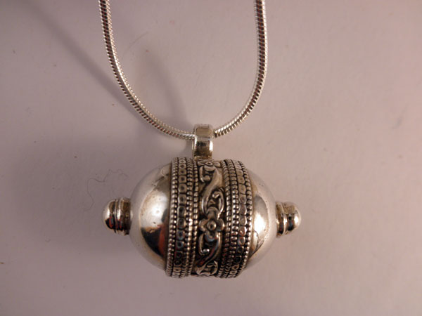 Colgante de plata tradidional etnico de Rajhastan, India.. Foto 1