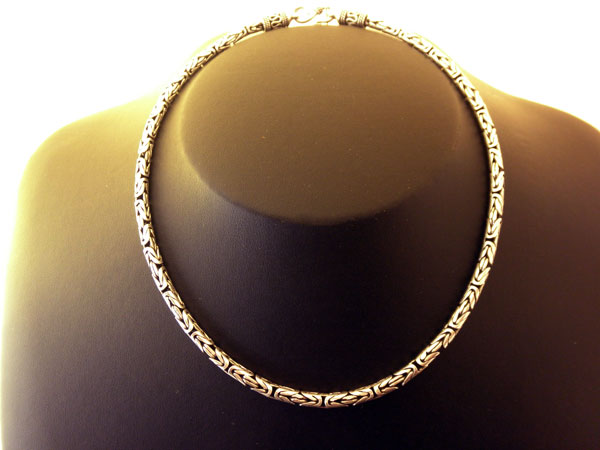Sterling silver handcrafted nacklace from Bali.. Foto 1