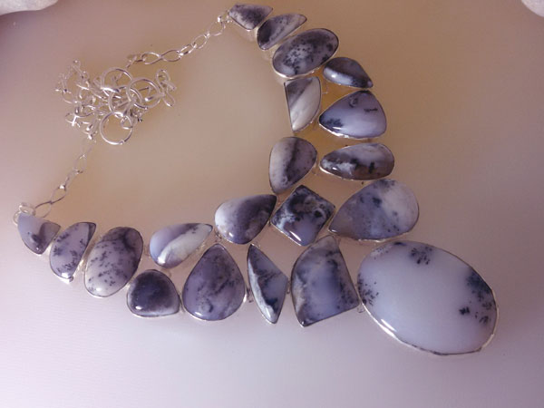 Gorgeous Sterling silver and Opal necklace.. Foto 1