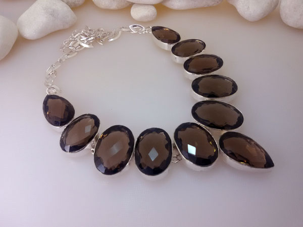 Collar de plata y gemas de cuarzo ahumado.. Foto 1