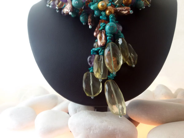 Collar artesanal de Turquesas, Cuarzos y Perlas,. Foto 3