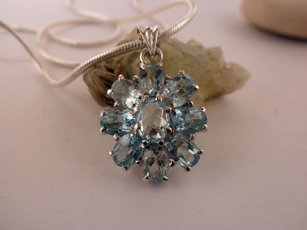 Sterling silver and Aquamarine pendant.. Foto 1