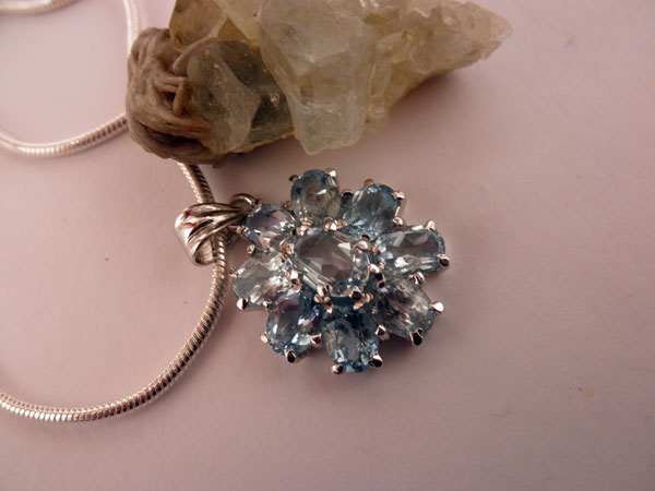 Sterling silver and Aquamarine pendant.. Foto 2