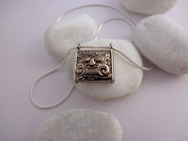 Ethnic traditional Sterling silver pendant from Bali.. Foto 1