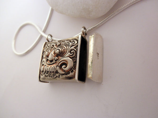 Ethnic traditional Sterling silver pendant from Bali.. Foto 2