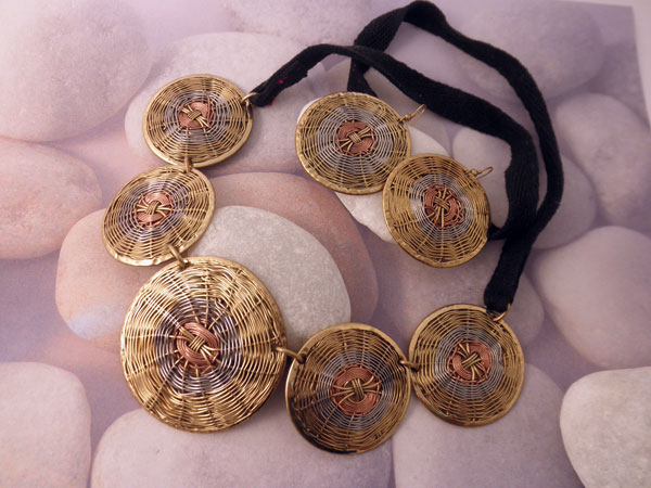Indian ethnic necklace and earings set.. Foto 1