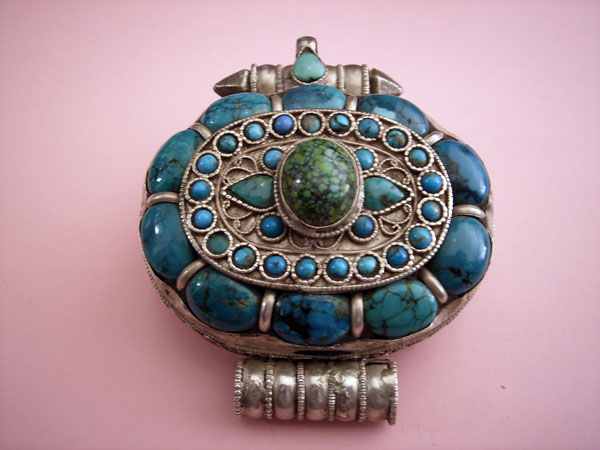 "Ga,u" Silver and turquoise pendant, Tibet. Foto 1
