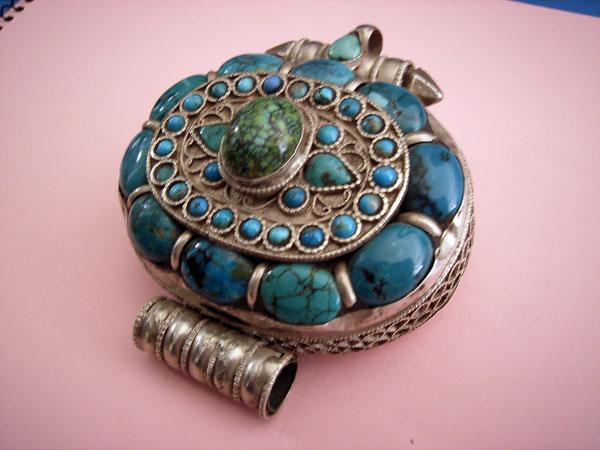 "Ga,u" Silver and turquoise pendant, Tibet. Foto 2