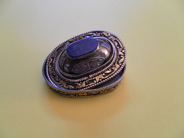 Ethnic Silver box with Lapislazuli. Foto 2