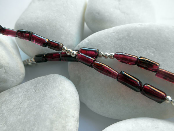 Handmade Sterling silver necklace with Turqoises and Garnets.. Foto 3