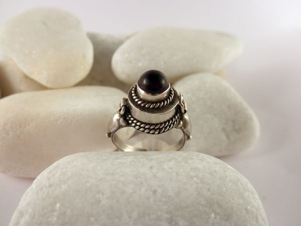 Handmade Sterling silver and Amethyst ring.. Foto 1