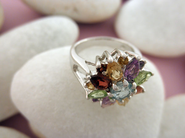 Handmade Sterling silver and gemstones ring.. Foto 2