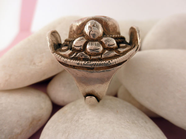Antiguo anillo de plata y Coral, Tibet. Foto 2