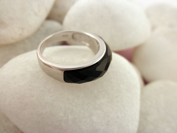 Handmade Sterling silver and Onix ring.. Foto 1