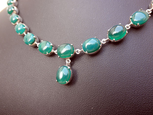 Conjunto de collar y pulsera artesanales de plata y Agatas verdes.. Foto 2