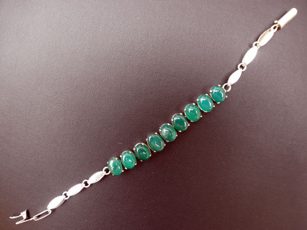 Conjunto de collar y pulsera artesanales de plata y Agatas verdes.. Foto 3