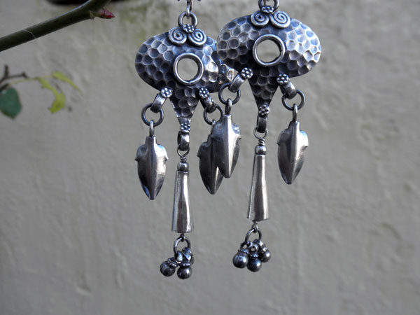 Pendientes etnicos artesanales de plata.. Foto 2