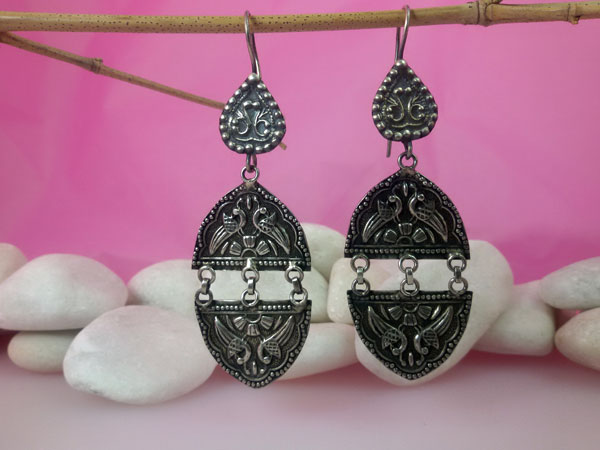 Sterling silver ethnic earrings.. Foto 1