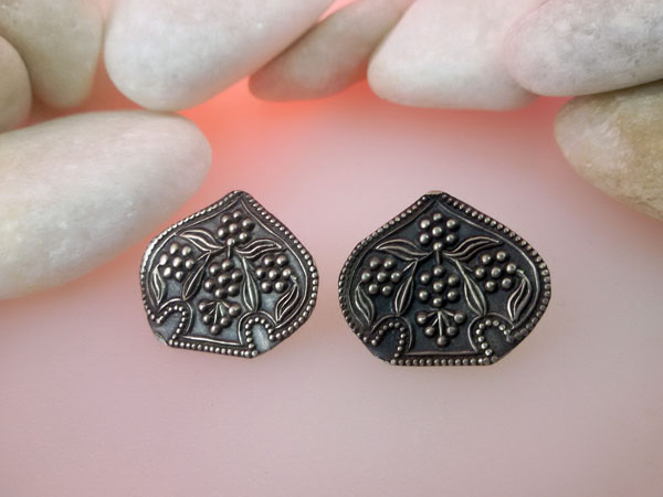 Sterling silver ethnic earrings.. Foto 1