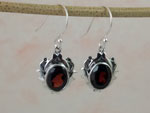 Pendientes Artesanales Granate Mozambique Pendientes De Granate De Mozambique Hechos A Mano - Plata Chapada, Diseño Colgante, 2.05 Pulgadas Pendientes Granates
