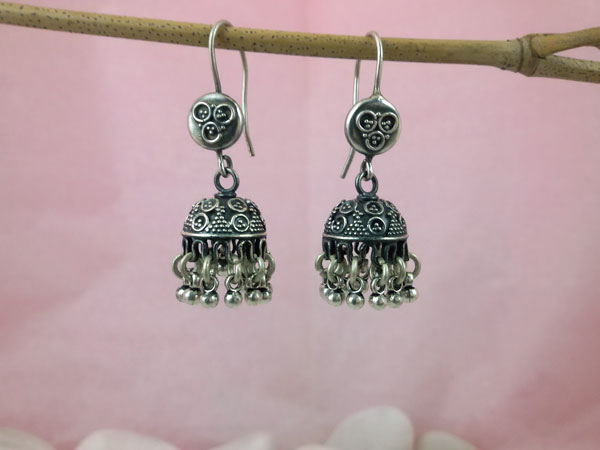 Ethnic Sterling silver earrings.. Foto 1