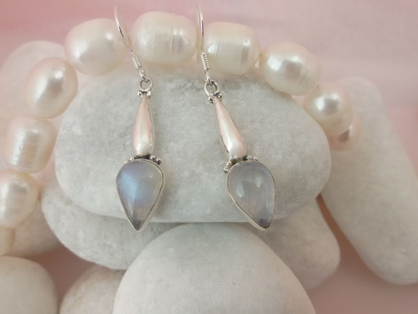 Sri Lanka Moonstone gemstones and Sterling silver earings.. Foto 1