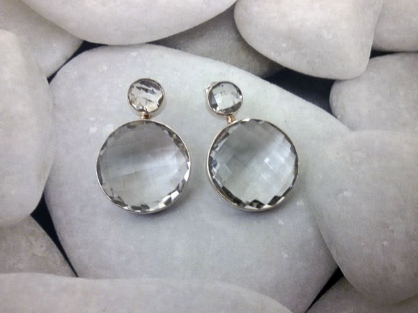 Pendientes de plata y gemas facetadas de cuarzo, cristal de roca.. Foto 1
