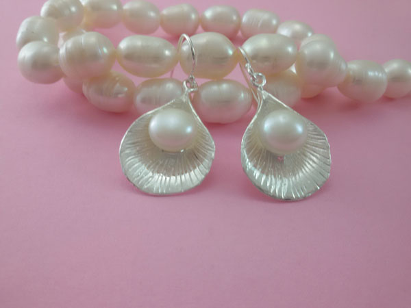 Sterling silver and natural Pearl earrings.. Foto 2