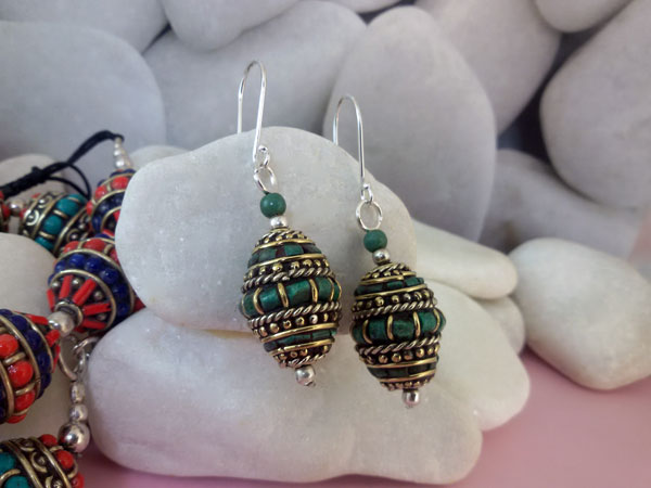 Tibetan traditional earrings.. Foto 1