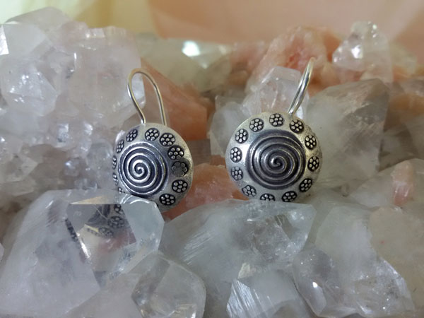 Ethnic Sterling silver earrings.. Foto 1