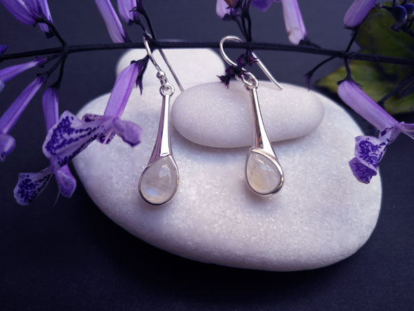 Sterling silver and moonstone earrings.. Ref. MIE