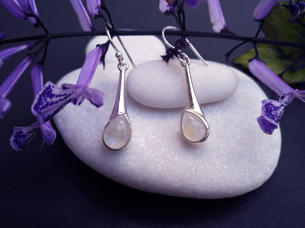 Pendientes de plata y piedra de luna.. Ref. MIE