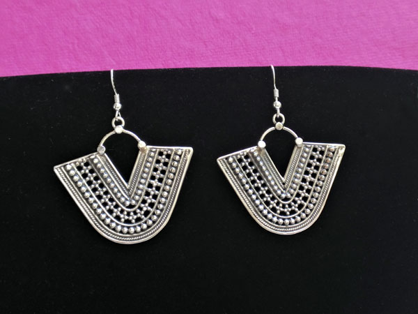 Sterling silver ethnic earrings.. Foto 2