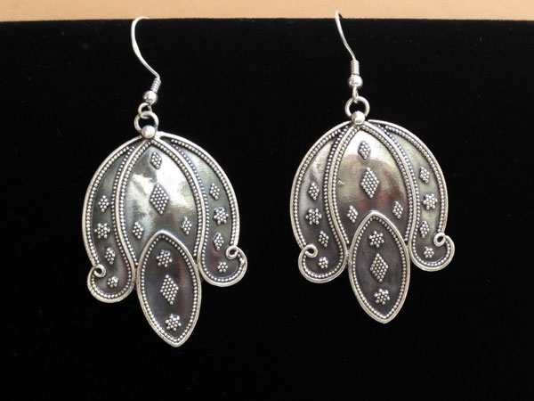 Sterling silver ethnic earrings.. Foto 1