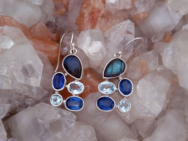 Sterling silver earrings and gems of Sapphires, Aquamarines and Labradorite.. Foto 1