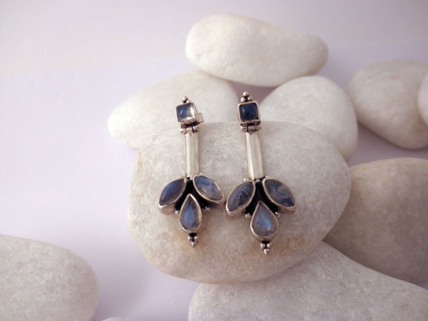 Handmade Sterling silver and Moonstone earings.. Foto 2