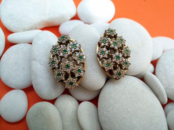 Ethnic silver, topaz and emerald earrings.. Foto 2