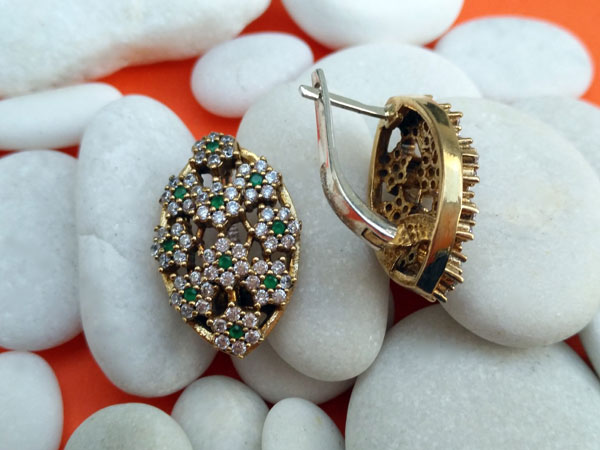 Ethnic silver, topaz and emerald earrings.. Foto 3