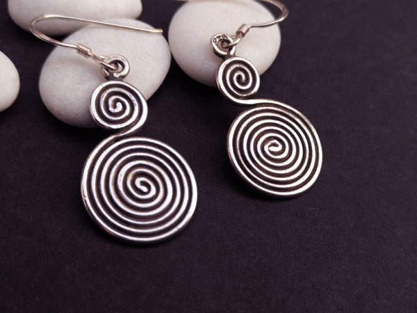 Traditional ethnic Sterling silver earrings.. Foto 2