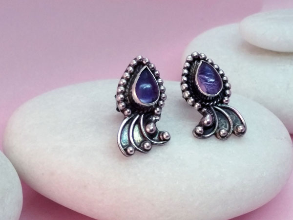 Ethnic Sterling silver and amethyst earrings.. Foto 1