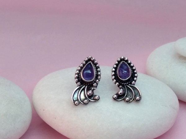 Ethnic Sterling silver and amethyst earrings.. Foto 2