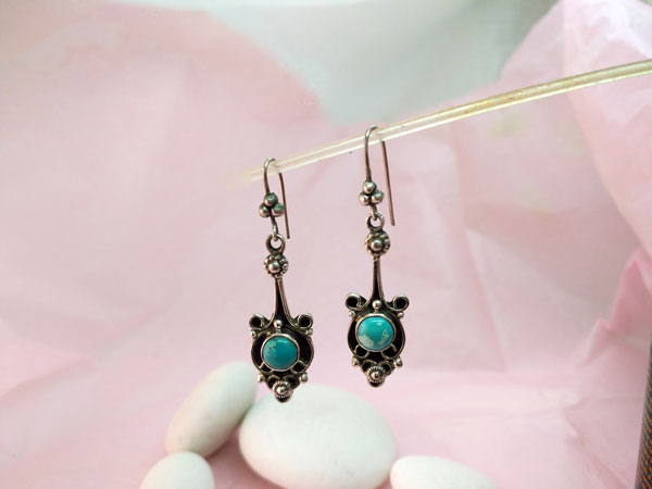 Ethnic silver and turquoise earrings.. Foto 2