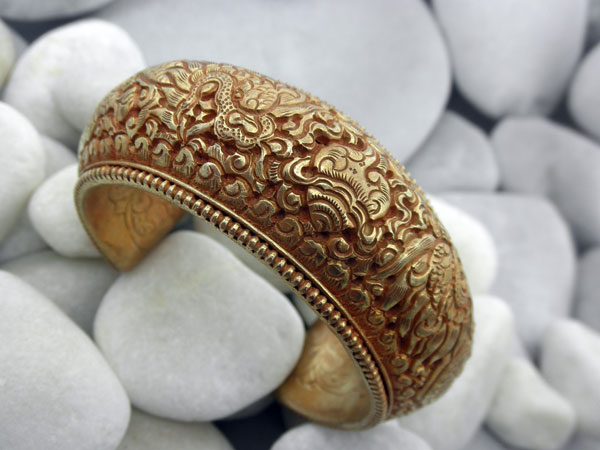 Pink Tourmaline/Quartz Crystal Beads with Tibetan Gold Accent Bracelet –  Seoul Stone