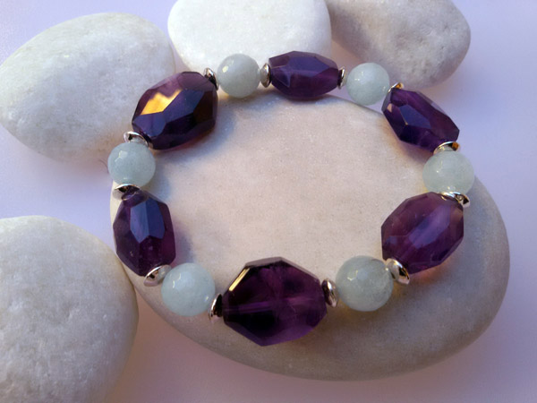 Sterling silver bracelet with amethyst and aquamarine gemstones.. Foto 1