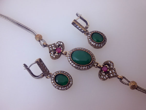 Bracelet and ethnic earrings set from Turkey.. Foto 1
