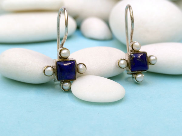 Antiguos pendientes etnicos de plata de ley con perlas y lapis lazuli.. Ref. NEB