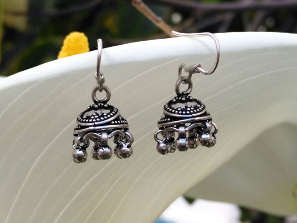 Sterling silver ethnic earrings.. Foto 1